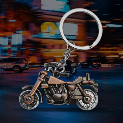 Modni obesek za ključe z modro čelado Silver