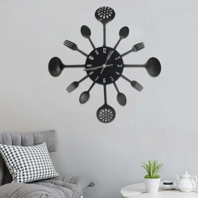 The Living Store Stenska ura z motivom žlic in vilic črna 40 cm aluminij - Stenska Ura
