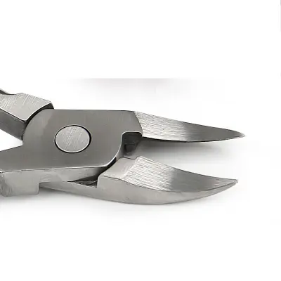 Ščipalnik za obnohtno kožico z орlovim kljunom in pokrovčkom Blue