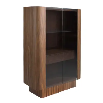 Visoka kredenca iz kaljenega stekla, oreh, z notranjo osvetlitvijo