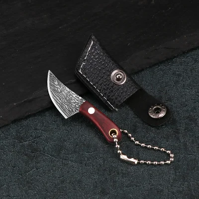 Mini sekira obesek za ključe z damaščanskim vzorcem (ostra konica) DG-75-2