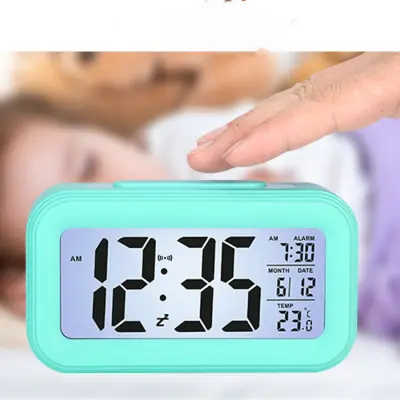 Tiha elektronska budilka z LED zaslonom