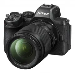 NIKON Z5II KIT 24-200/4.0-6.3 VR fotoaparat