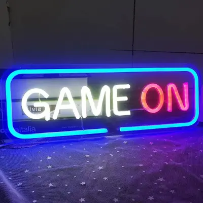 rdeče-bela igra na neonskih strelcih Game on za stensko dekoracijo, USB za družino, otroško sobo, bar, zabavo v spalnici...