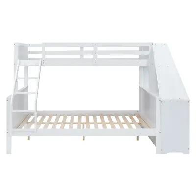 Dvonadstropna postelja 140x200 cm - na levi strani je pisarna s tremi velikimi tiri - bela