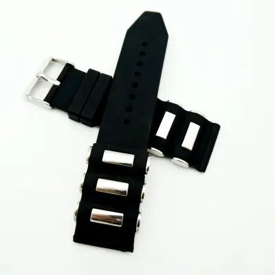 Univerzalni silikonski pašček za uro s kovinskimi poudarki  26 mm