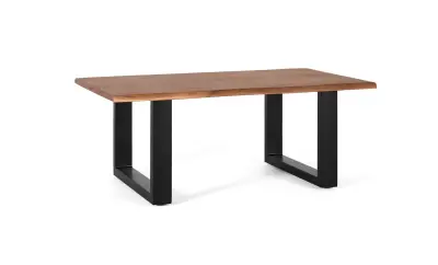 Klubska mizica z masivno ploščo iz akacijevega lesa in kovinskimi nogami