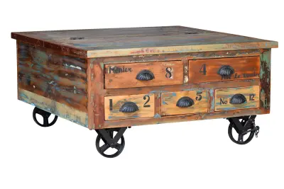 Klubska mizica iz večbarvnega recikliranega lesa