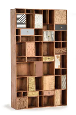 Police iz mangovega lesa v svetli barvi oreha