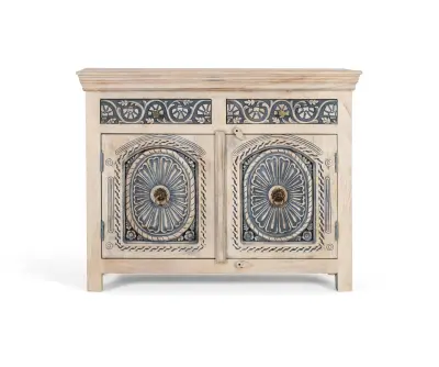 Ročno izrezljana omarica z dvema predaloma in dvema vratcema