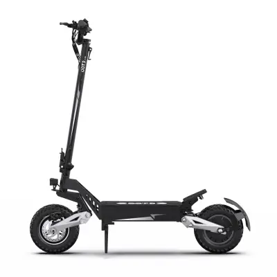 Električni skuter OOTD T10, motor 500 W, do 25 KM/H, baterija 13,5 Ah, vzdržljivost približno 35–45 KM, zložljiv.