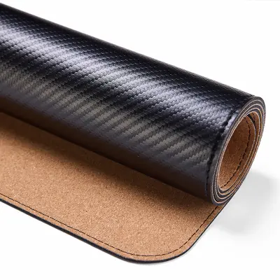 Pisalna podloga iz črnega karbonskega usnja s plutovinastim dnom - 60x30 cm