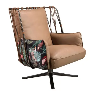 Vrtljivi fotelj iz rjavega usnja in tkanine z rjavim potiskom