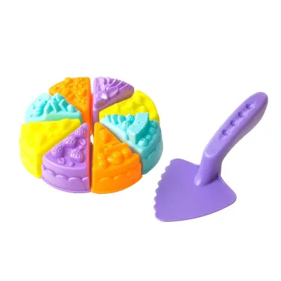 Igrače v peskovniku Torta