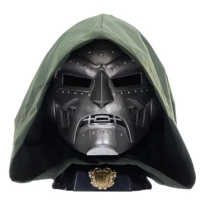 Replika čelade Doctor Doom Premium iz Marvel Legends Roleplay
