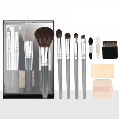 Prenosni Črni Set Čopičev za Ličenje - Večnamenski Kozmetični Čopiči z Ogledalom