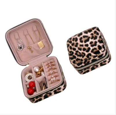 Prenosna škatla za nakit z leopardjim vzorcem