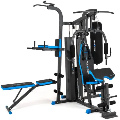 Večpostajna domača telovadnica THUNDER® HEAVY – Multi-Gym, 4 postaje, 92,5 kg uteži, regulacijska klop, zgornji & spodnji škripci, boksarska vr