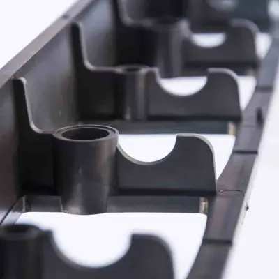 Črn robnik za travo 8 cm x 100 cm  recikliran material, enostavna namestitev