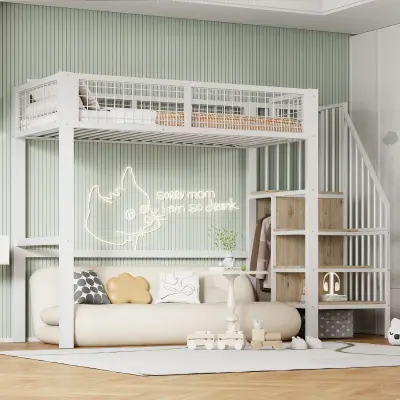 Podstrešna postelja 90x200 z lestvijo, železnim okvirjem, polico in omaro (bela)