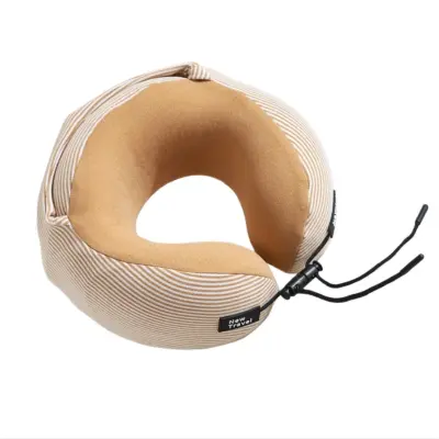 Potovalni vzglavnik z U-obliko in kapuco za blokiranje svetlobe - udoben in prenosen coffee