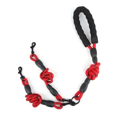 Dvojni povodec za dva psa brez zapletanja - rdeč, odseven, močan