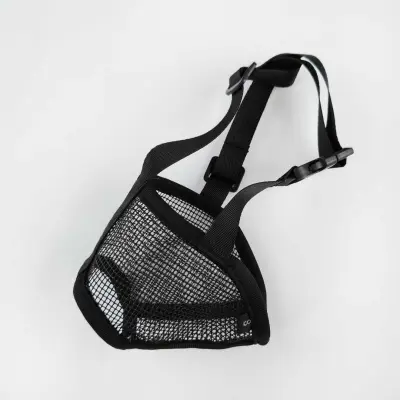 Črna poliestrska nagobčnica za pse - preprečuje ugrize, lajež in neželeno prehranjevanje  M