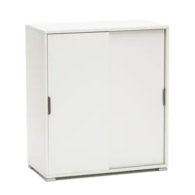 Bela omarica 75×85×38 cm z 2 drsnima vratoma in nastavljivimi policami, že sestavljena za različne prostore.