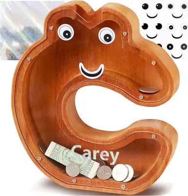 Hranilnik v obliki črke C, lesen z akrilno ploščo, rjav, vključene nalepke z abecedo, dimenzije 20,5 x 4 x 23 cm