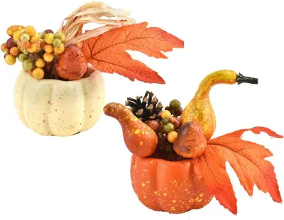 Umetne okrasne buče z jagodami in storži, set 2 kosov, jesenska dekoracija za noč čarovnic in dom, 22 cm, penasta plastika