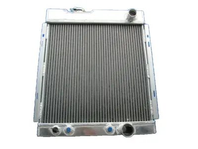 Visokozmogljiv aluminijasti radiator, 3 vrstični dizajn, izboljšan pretok hladilne tekočine, popolna prilegajoča za Ford Mustang