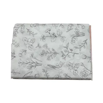 Črni papir za zavijanje daril z rastlinskim motivom 50x70 cm - 50 listov