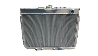 Aluminijasti radiator za klasične Mustange in Cougarje, 3-row jedro, trdna konstrukcija, popolno prileganje