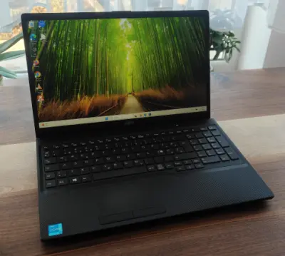 Obnovljeno - kot novo - RNW Fujitsu Lifebook 3511 15.6″ i3 11gen A klasa WIN11