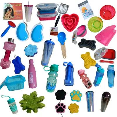 Dodatki za hišne ljubljenčke in dom, komplet 60 kosov: igrače za pse, posode, bidoni, krtače in dekorativni izdelki