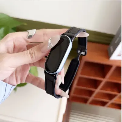 Silikonski pašček z magnetnim zaponkom za Xiaomi Mi Band 8/9/10 Black