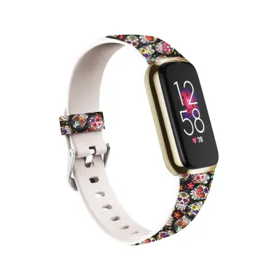 Pisani silikonski pašček z lobanjami združljiv s Fitbit Luxe - stilski nadomestni zapestni trak