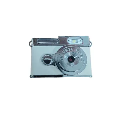 Retro mini kamera obesek za ključe — polnilna žepna kamera z LCD, foto in video, prostorom za TF kartico in funkcijo USB spletne kamere Bela