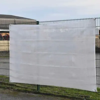 Bela zaščitna mreža za gradbišče 1,80 m x 3,45 m z HDPE materialom in UV zaščito