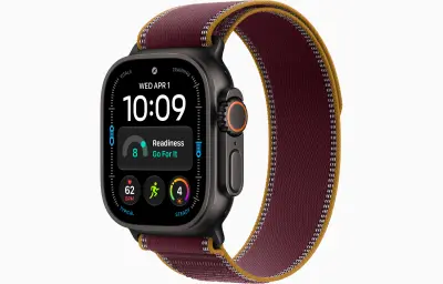 Pametna ura APPLE Watch Ultra 4 Cellular 49mm Black Titanium Case s paščkom Burgundy Trail Loop, M/L