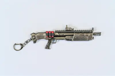 TOY RIFLE 6 Comic Online Games kovinski obesek za ključe