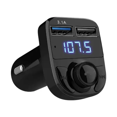 Avto FM oddajnik SD in polnilec bluetooth 2x USB 3.1A