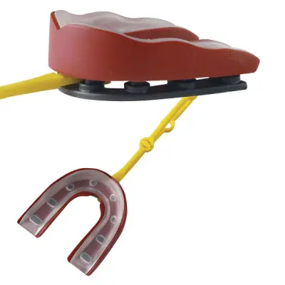 Ščitnik za zobe z zračnimi blažilci troslojni