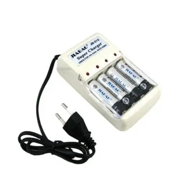 Univerzalni polnilnik za 4 baterije AA in AAA + 4700mAh baterije GRATIS