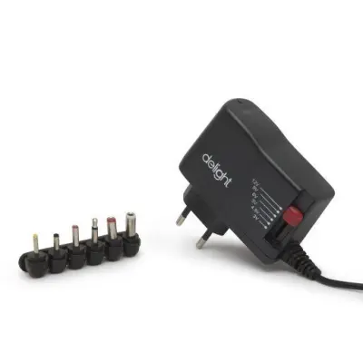 Uinverzalni adapter 12W s snemiljivimi konektorji