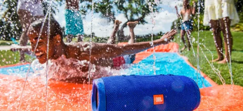 Popoln zvok za popolno poletje! Predstavljamo vam JBL zvočne postaje