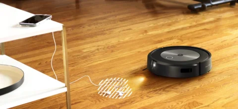 iRobot Roomba j7+: Prvi robotski sesalnik, ki se razume s hišnimi ljubljenčki in resnično (s)pozna vaš dom