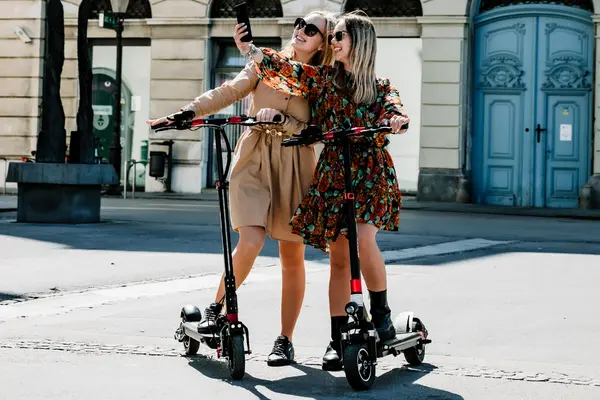 Bodi v trendu, izberi električni skiro!