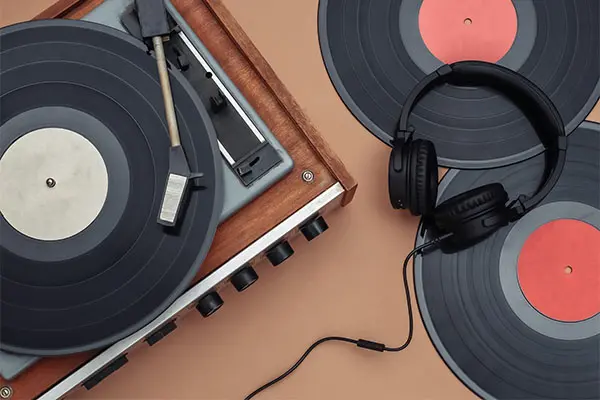 Gramofoni in glasbeni stolpi