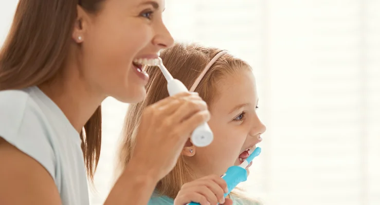 Naj ščetkanje zob postane družinska zabava! 